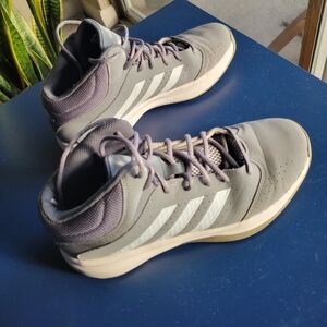 Adidas Men's Isolation size 9